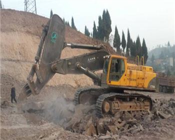 成都沃爾沃700LC改裝臂鉤機租賃