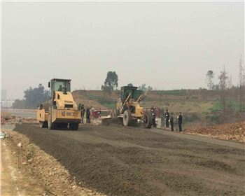 成都平地機、壓路機聯(lián)合施工