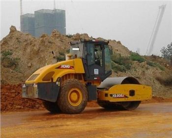  跟著成都?jí)郝窓C(jī)租賃公司來(lái)看壓路機(jī)正確施工步驟