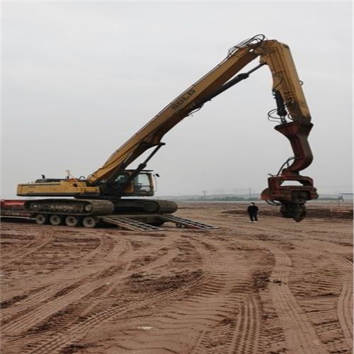 熱烈祝賀老板新添置設(shè)備----振動(dòng)錘打樁機(jī)，上工地了干活了！??！